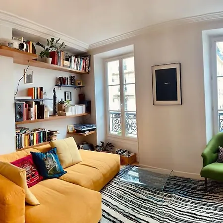 Apartment Delight In Montmartre - A True Parisian