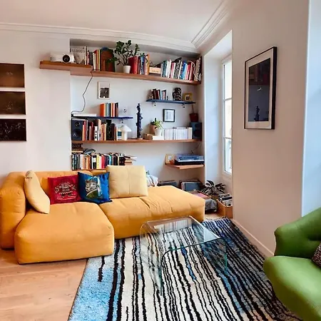 Delight In Montmartre - A True Parisian Apartman