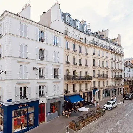 Delight In Montmartre - A True Parisian Apartman