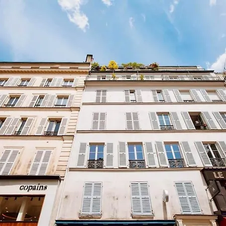 Apartment Delight In Montmartre - A True Parisian *